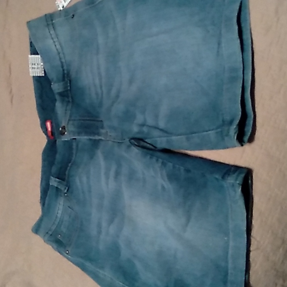 BONGO Denim shorts.  16W.  NWT